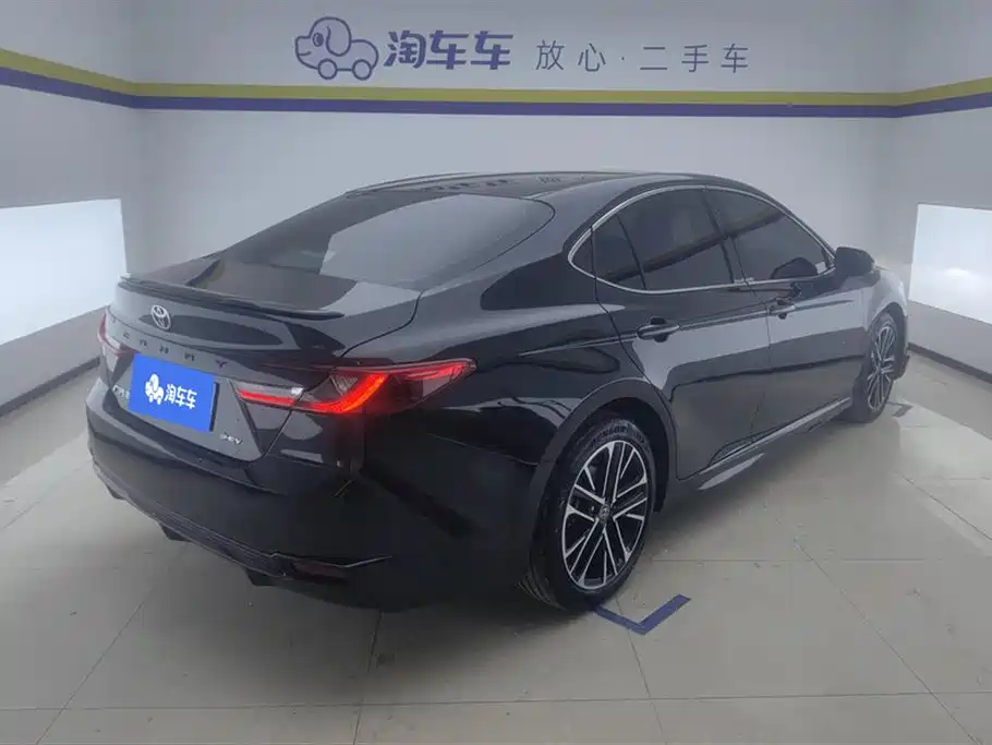 Toyota Camry 2026 Hybrid 2.0HSE Sport Lite Edition фото 3