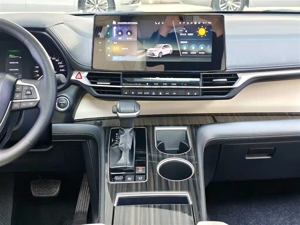 Toyota Sienna 2024 2.5L Hybrid Premium Edition фото 23