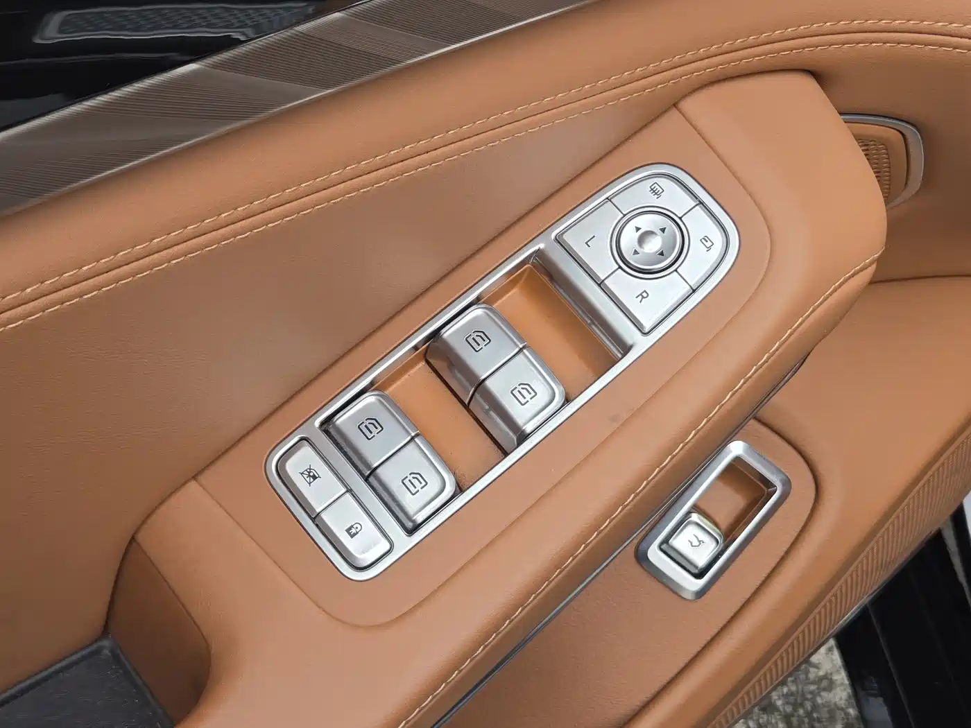Hongqi H9 2020 2.0T Smart Connection Qi Xiang Edition фото 14