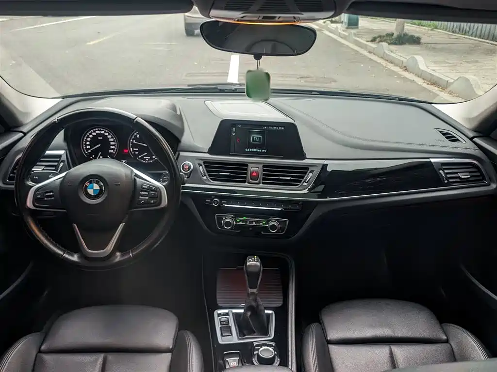 BMW 1 Series 2018 118i Sport Edition фото 21
