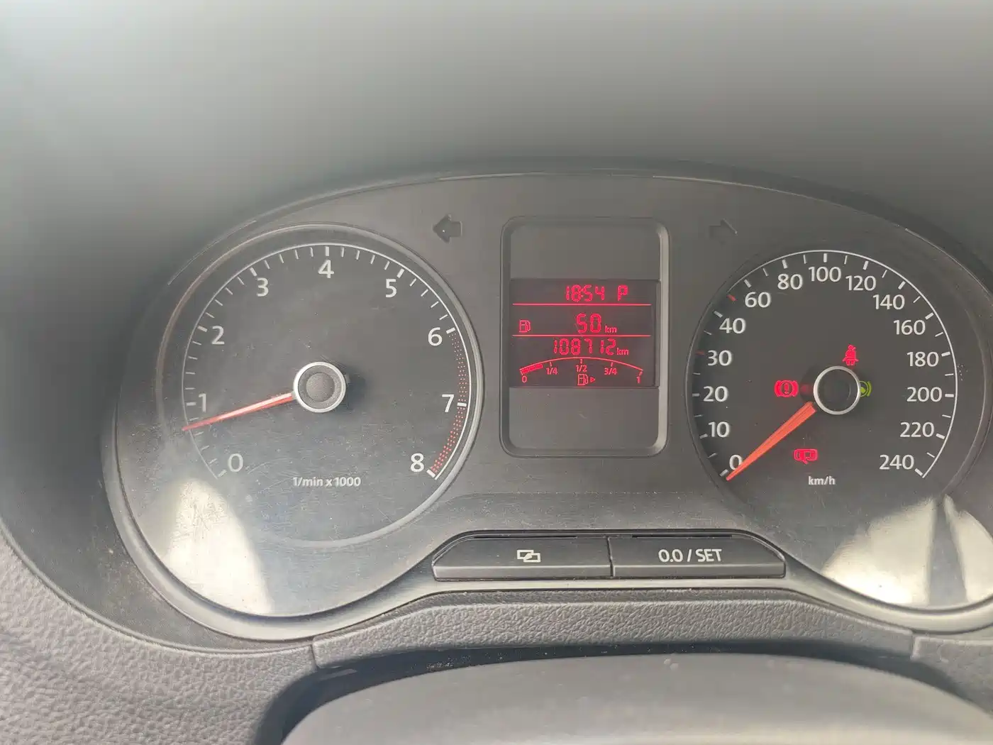 Volkswagen Polo 2011 1.6L Automatic Cool Edition фото 15