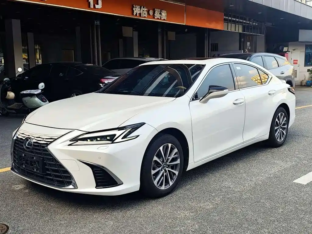 Lexus ES 2025 2025 300h Ultimate Edition