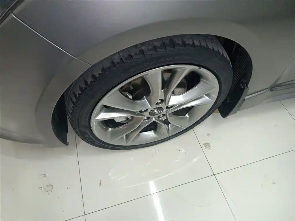Hyundai Veloster 2015 1.6T Automatic Luxury Edition фото 23