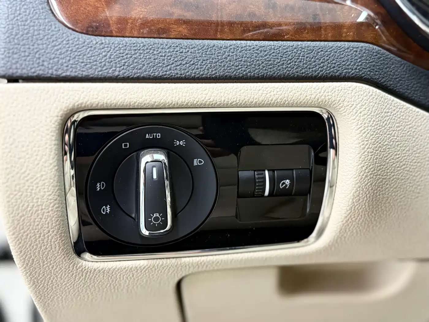 Škoda Superb 2013 1.8TSI Automatic Elegance Edition фото 9