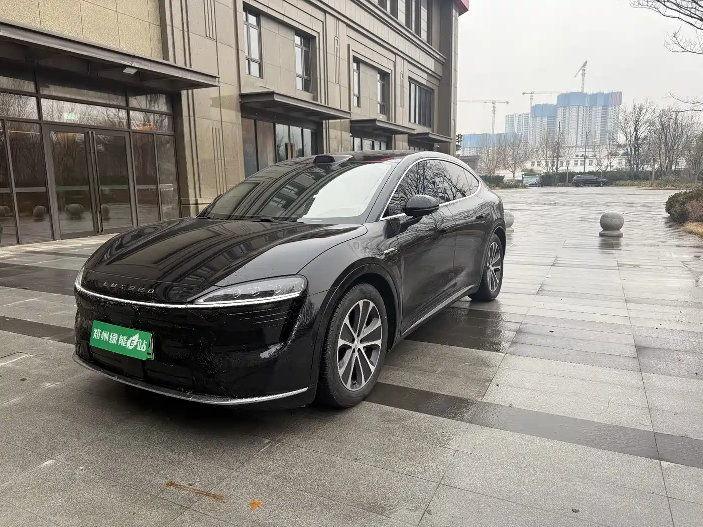 Фото 1 - Zhijie Luxeed R7