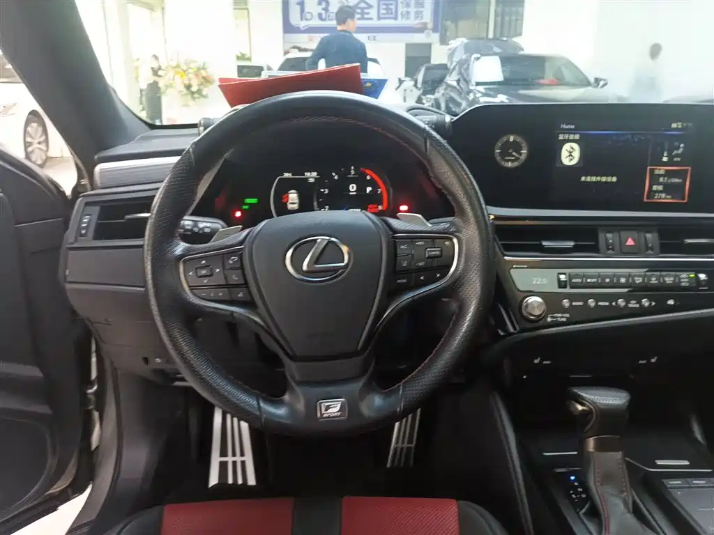 Lexus ES 2021 300h F SPORT фото 11