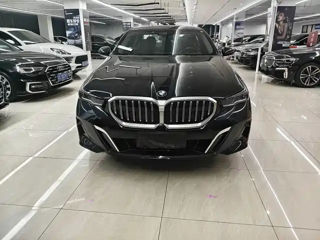 BMW 5 530Li, Лидер, M Спорт-пакет