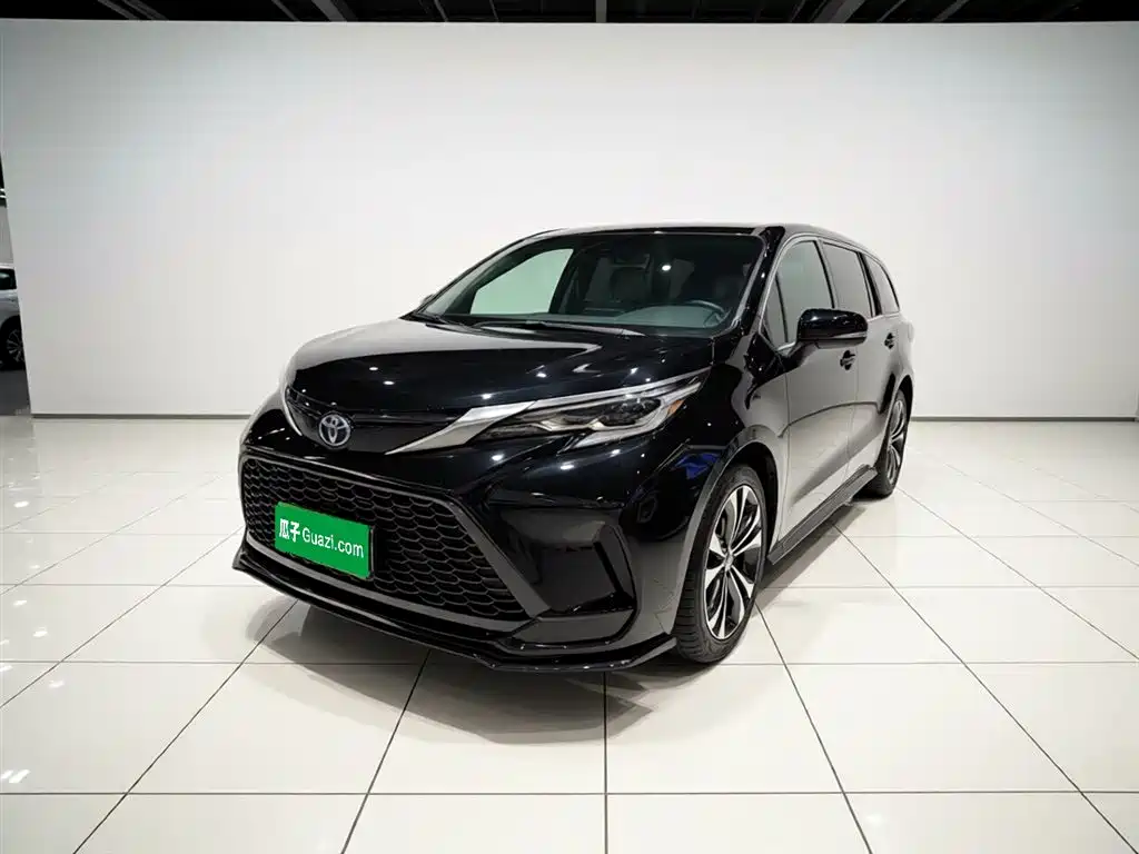 Toyota Granvia 2023 2.5L Hybrid VIP Edition фото 2