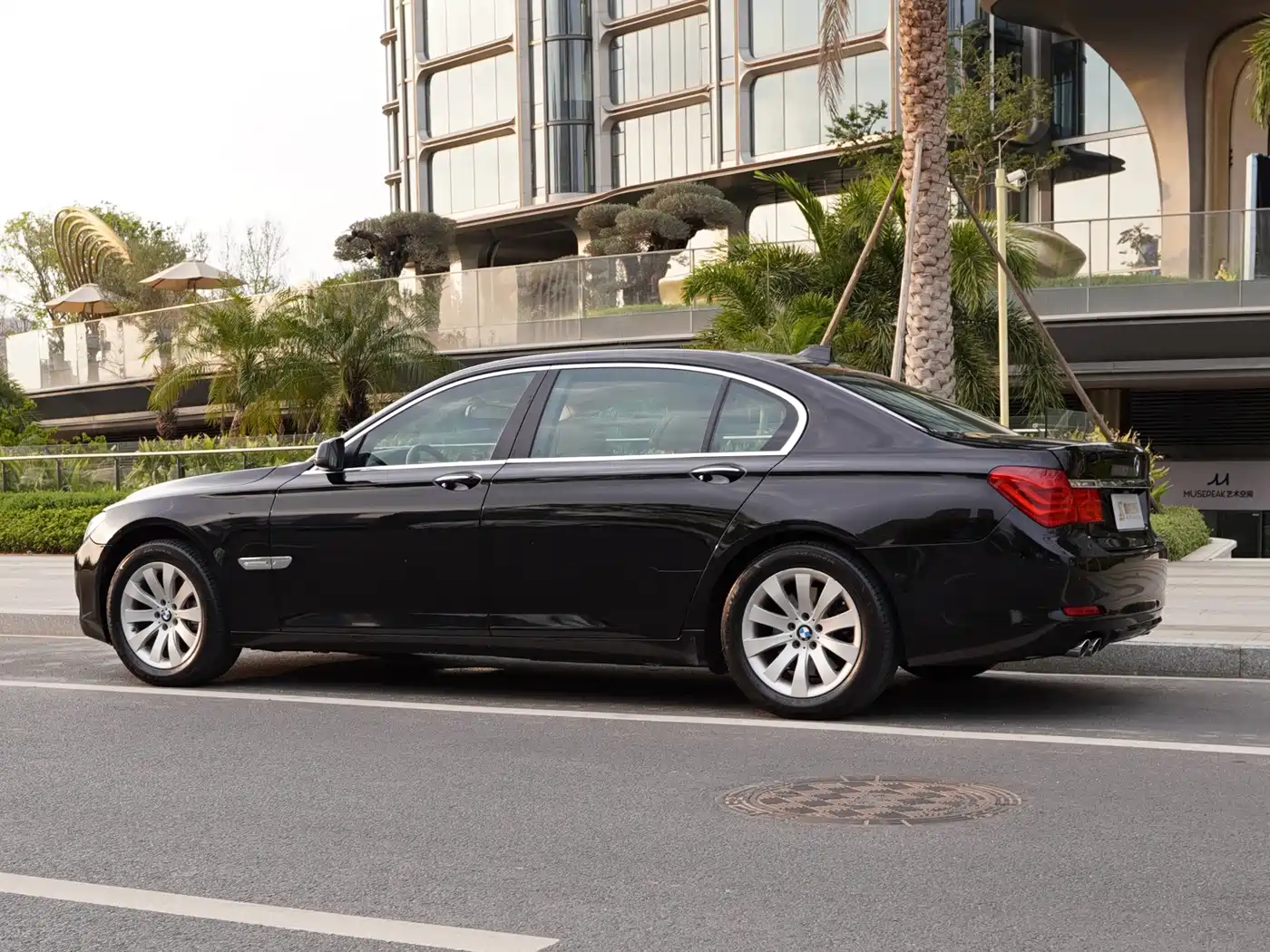 BMW 7 Series 2009 730Li Luxury фото 11