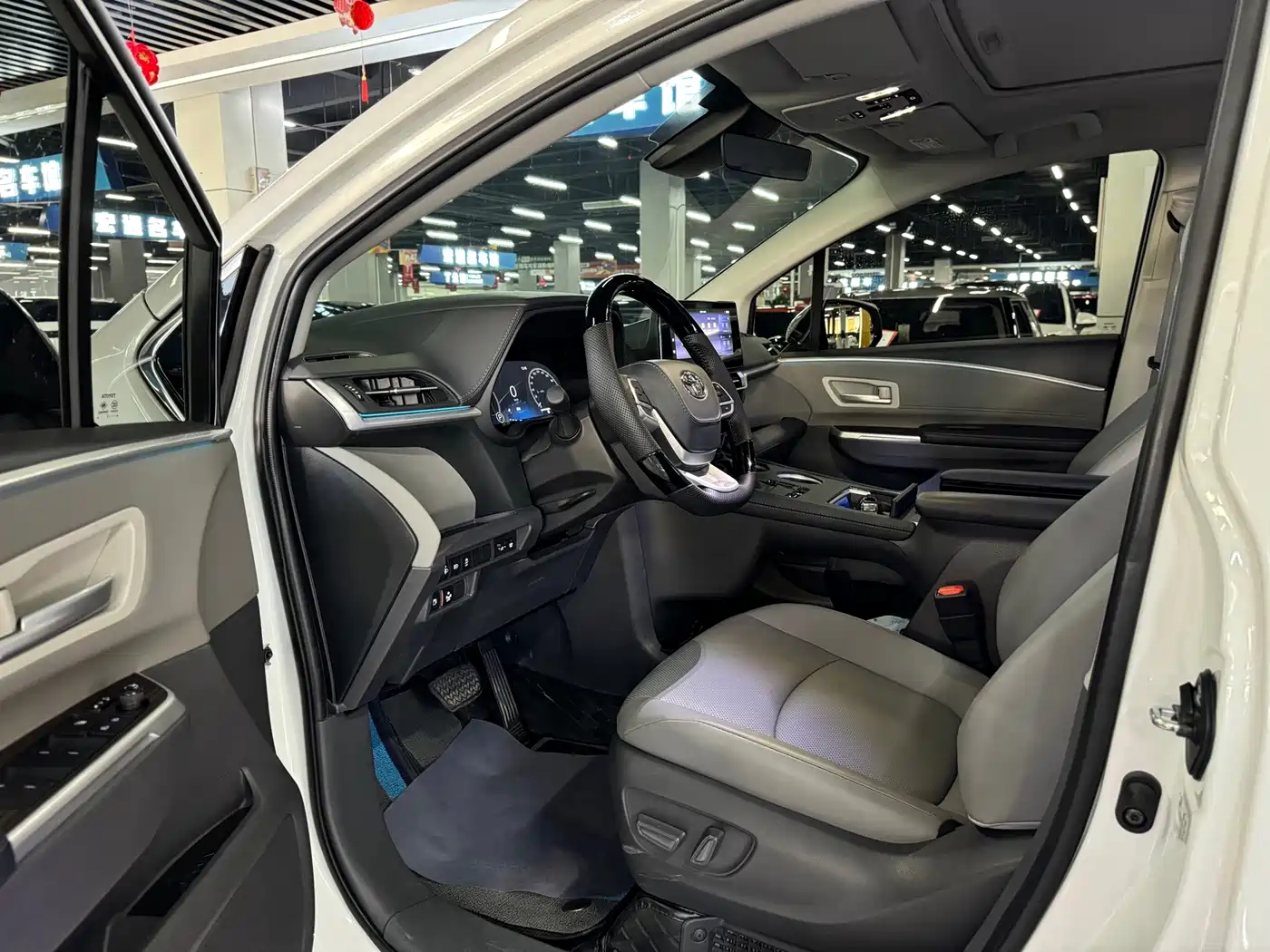 Toyota Sienna 2025 2024 2.5L Hybrid Luxury Edition