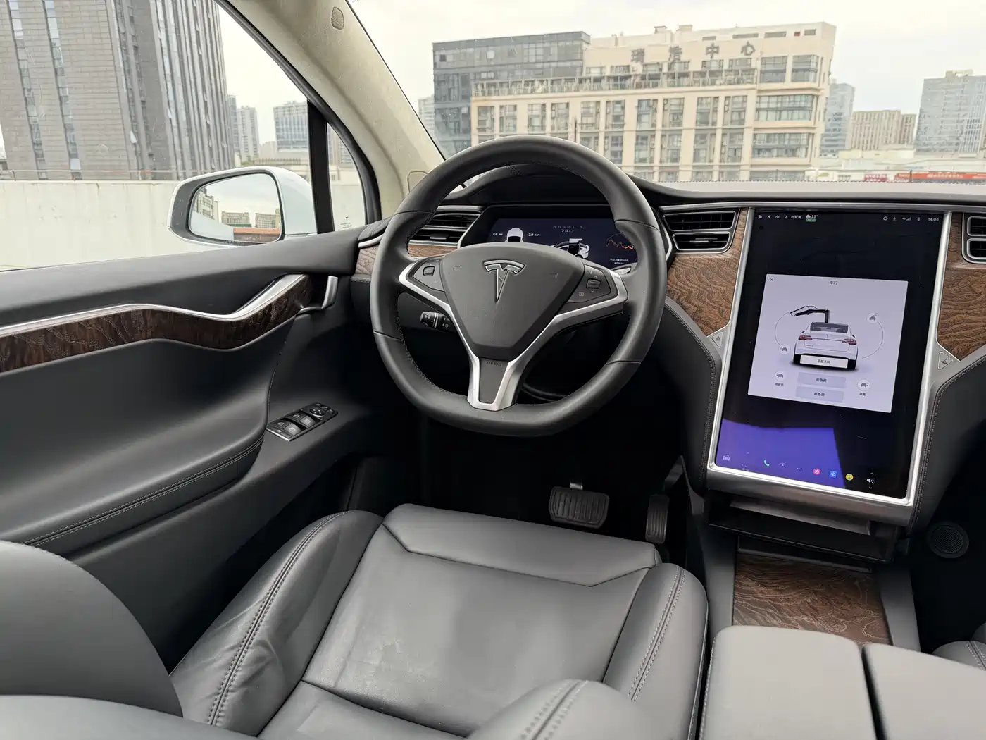 TESLA MODEL X
