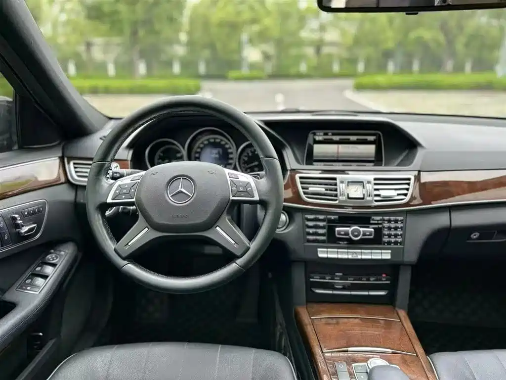 Mercedes-Benz E-Class 2015 E 200 L фото 16