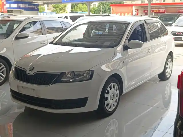  Škoda Skoda Rapid Spaceback 2016 Facelift 1.6L Manual Forward Edition