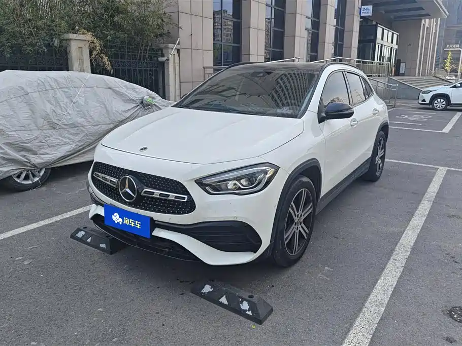 MERCEDES-BENZ GLA