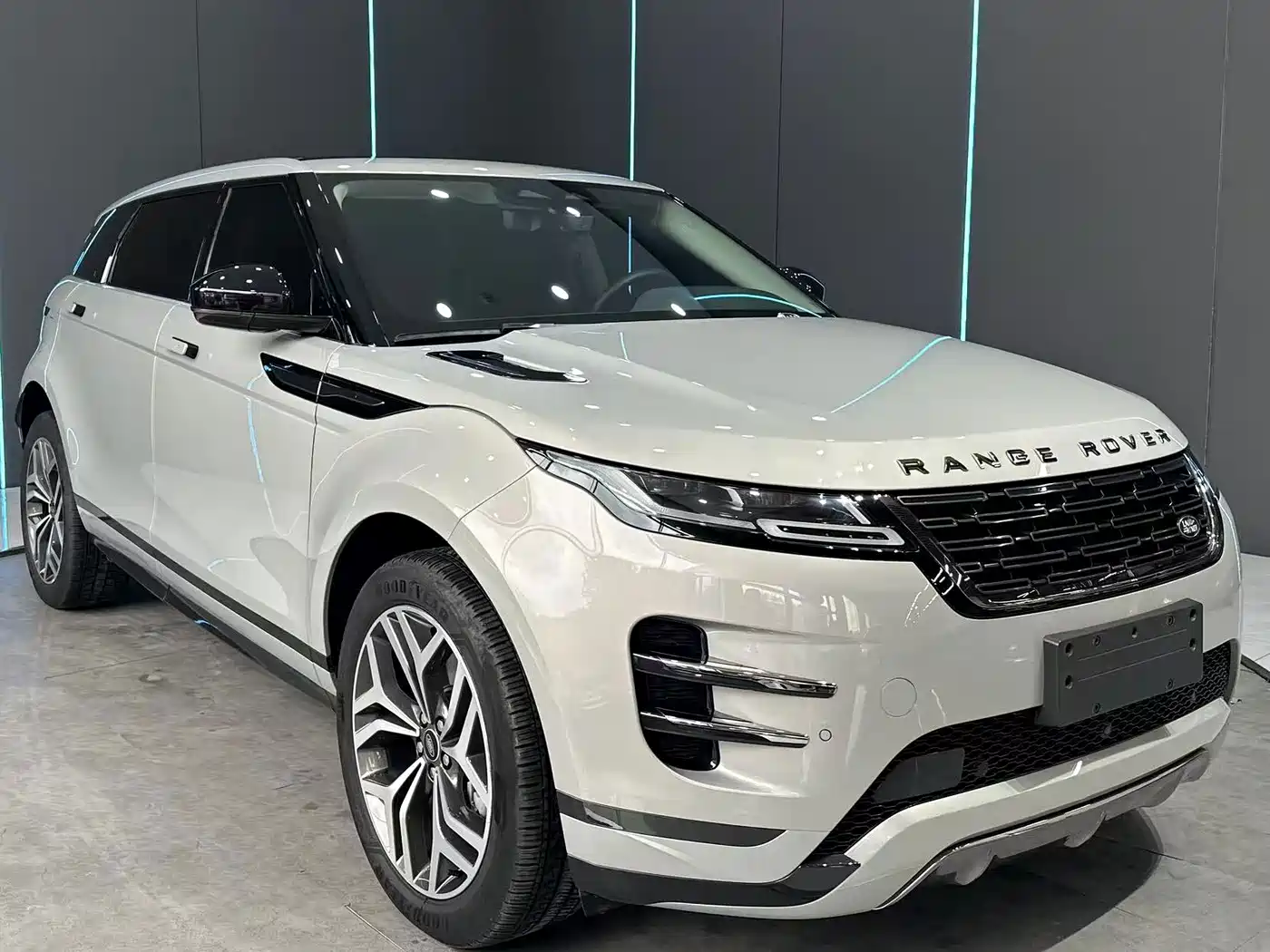 Land Rover Range Rover Evoque 2024 2024 Range Rover Evoque L 249PS Light Master Edition