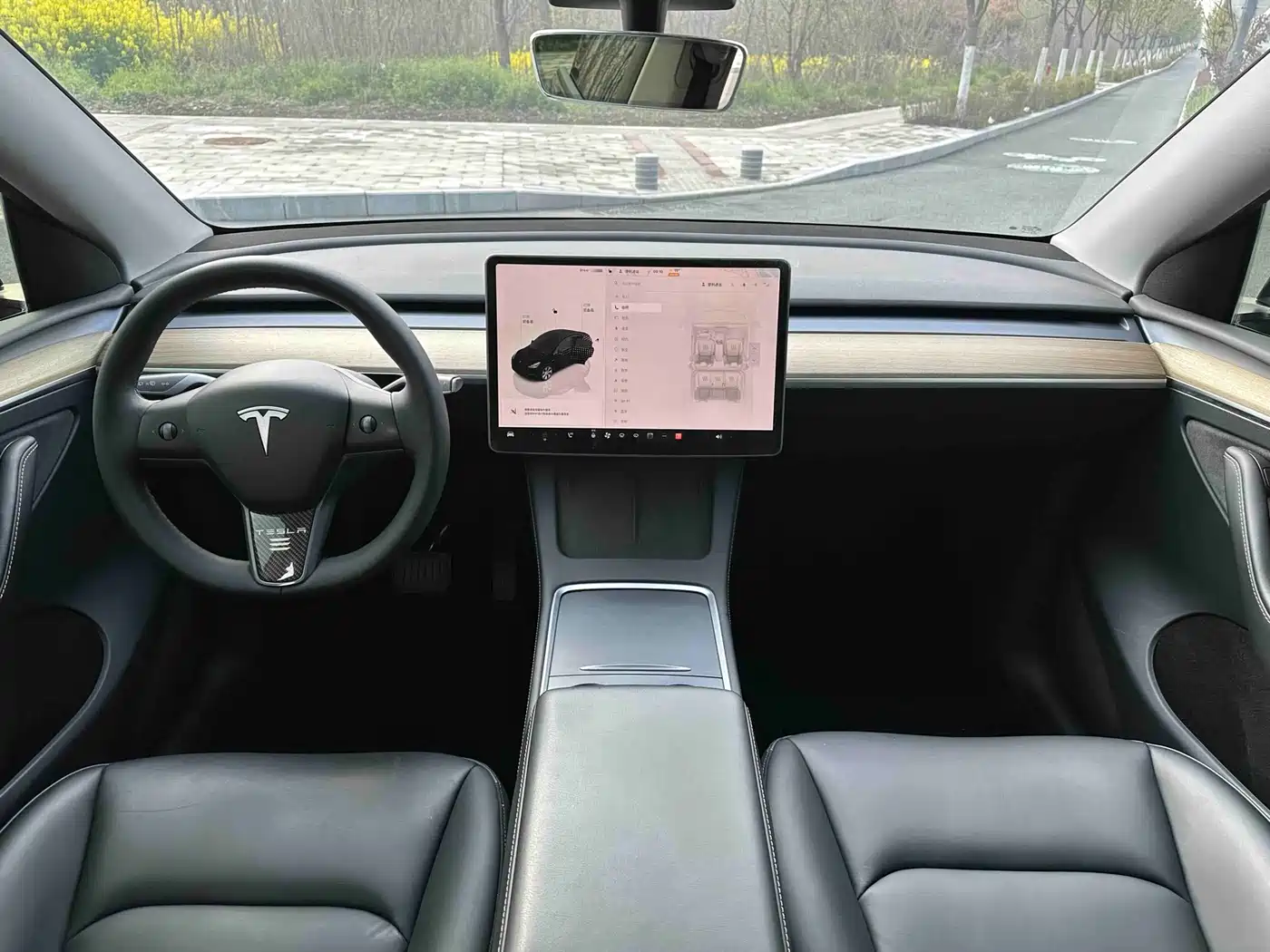 TESLA MODEL Y