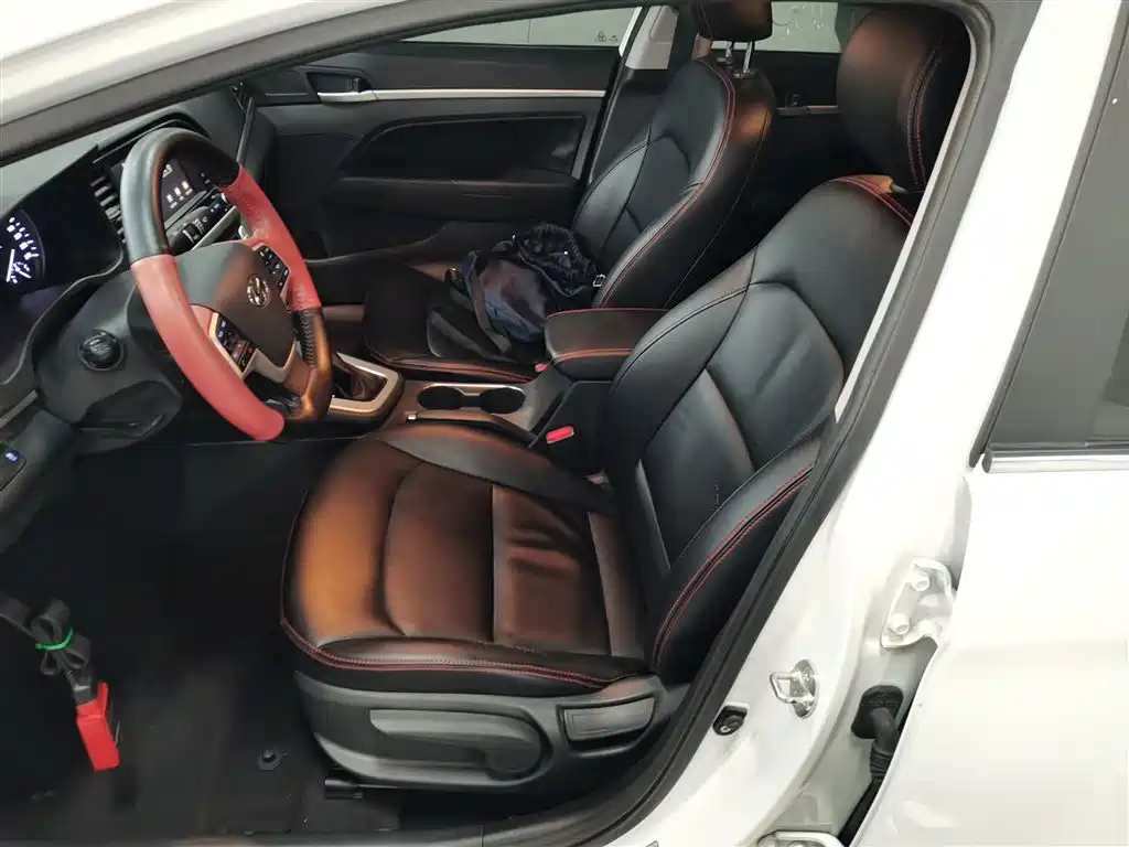 Hyundai Elantra 2016 Model 1.6L Automatic Smart Elite фото 15