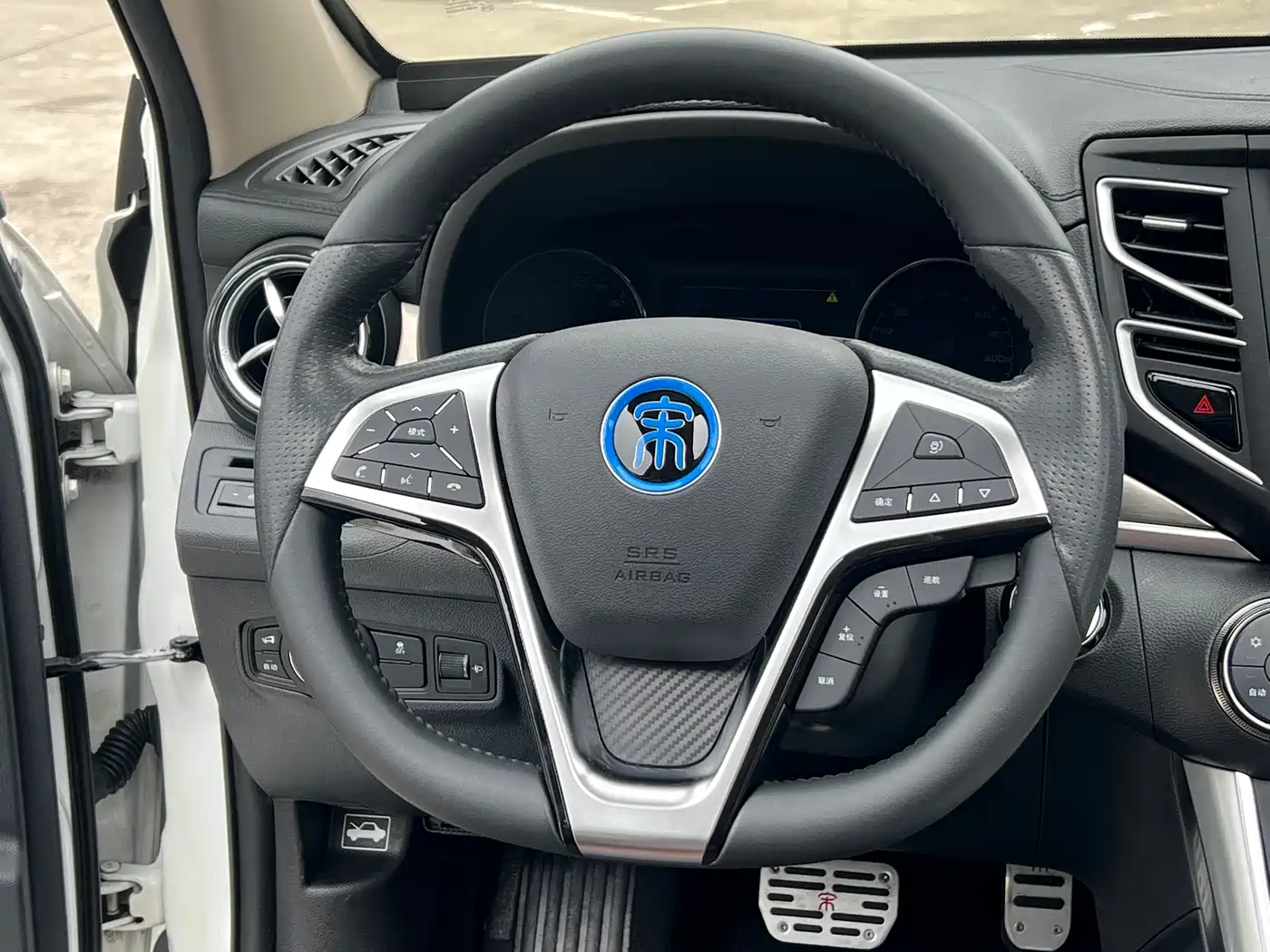 BYD Song New Energy 2017 Song DM 1.5TID Full-time 4WD Luxury фото 9