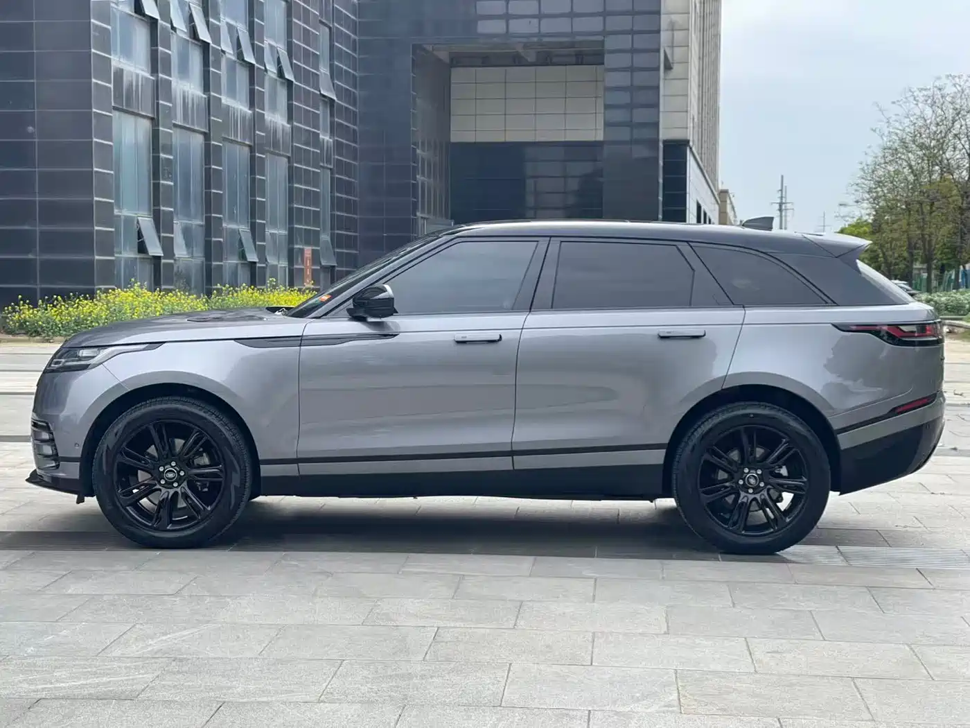 Land Rover Range Rover Velar 2022 250PS Golden Collector's Edition фото 7