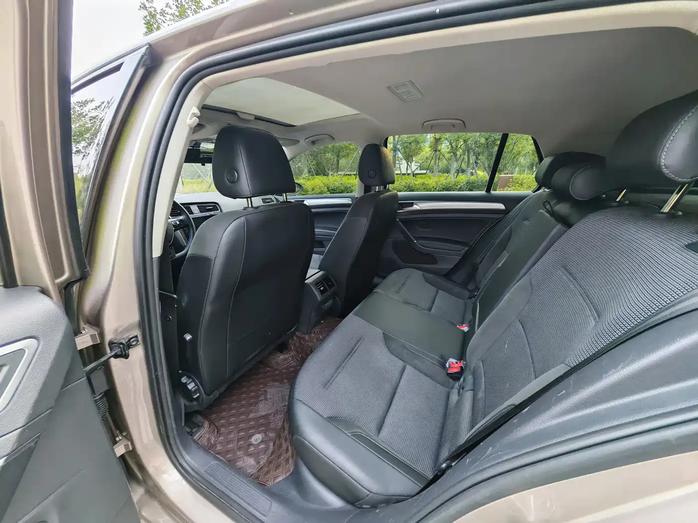 Photo 7 - Volkswagen Golf