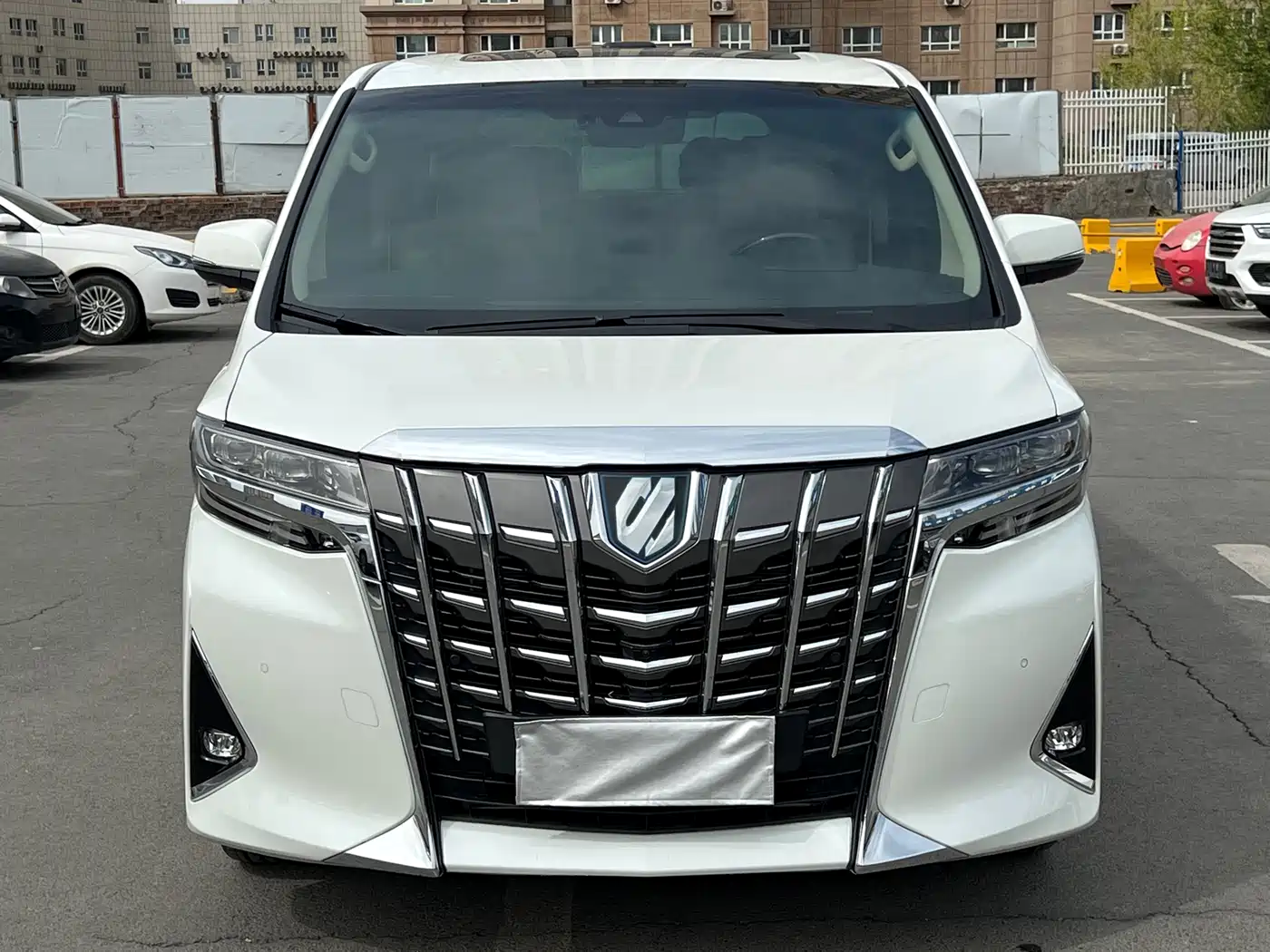 Toyota Alphard 2021 Hybrid 2.5L Premium фото 2