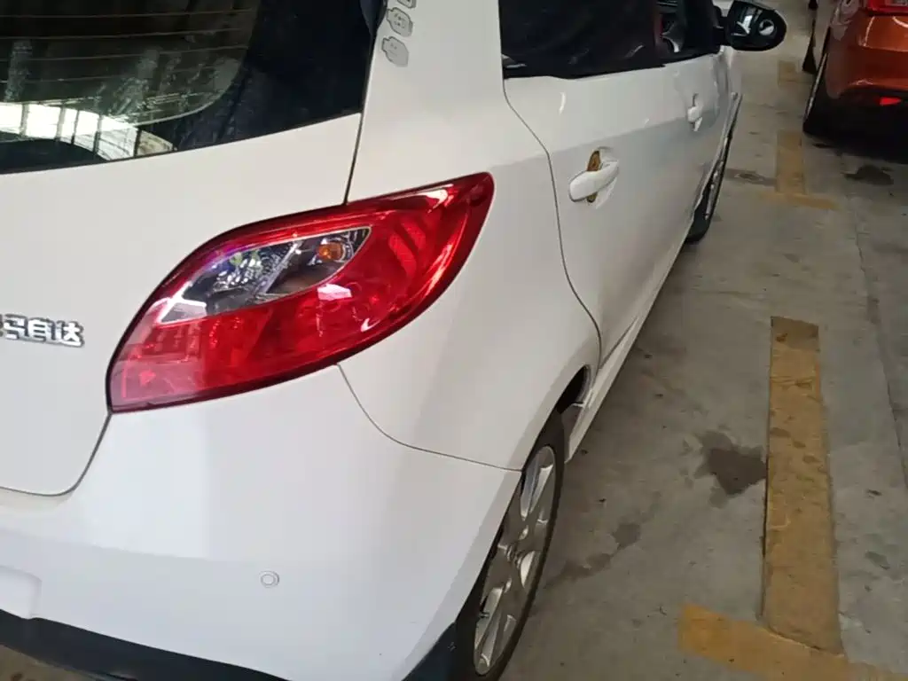 Mazda 2 2015 2012 Hatchback Dynamic 1.5L Automatic Value Edition