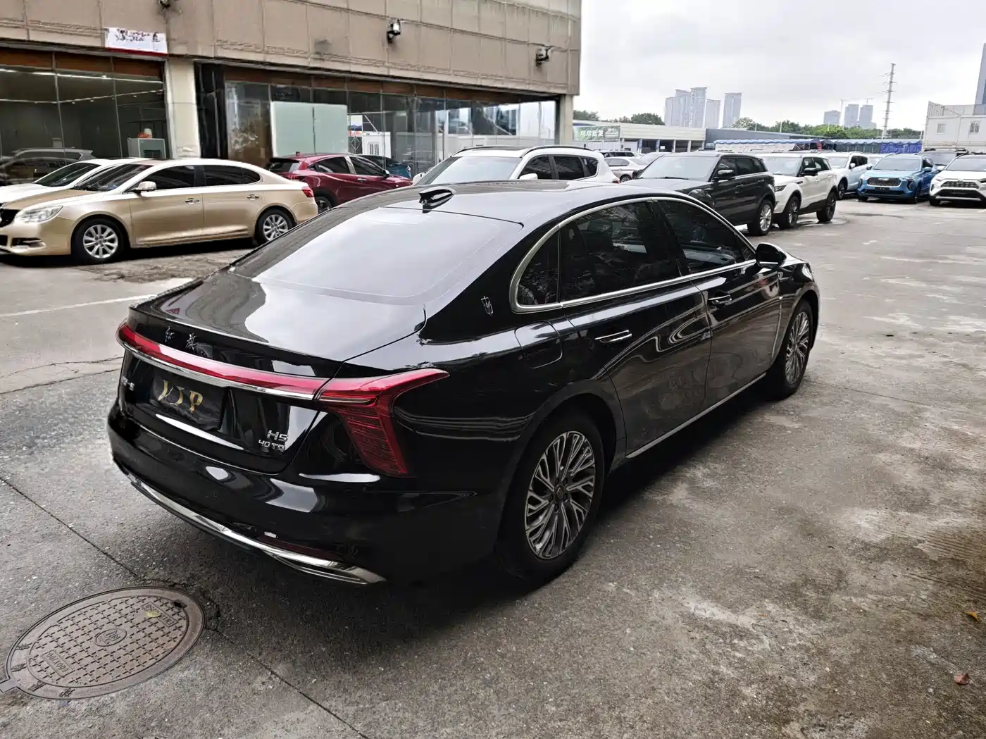 Фото 15 - Hongqi H5