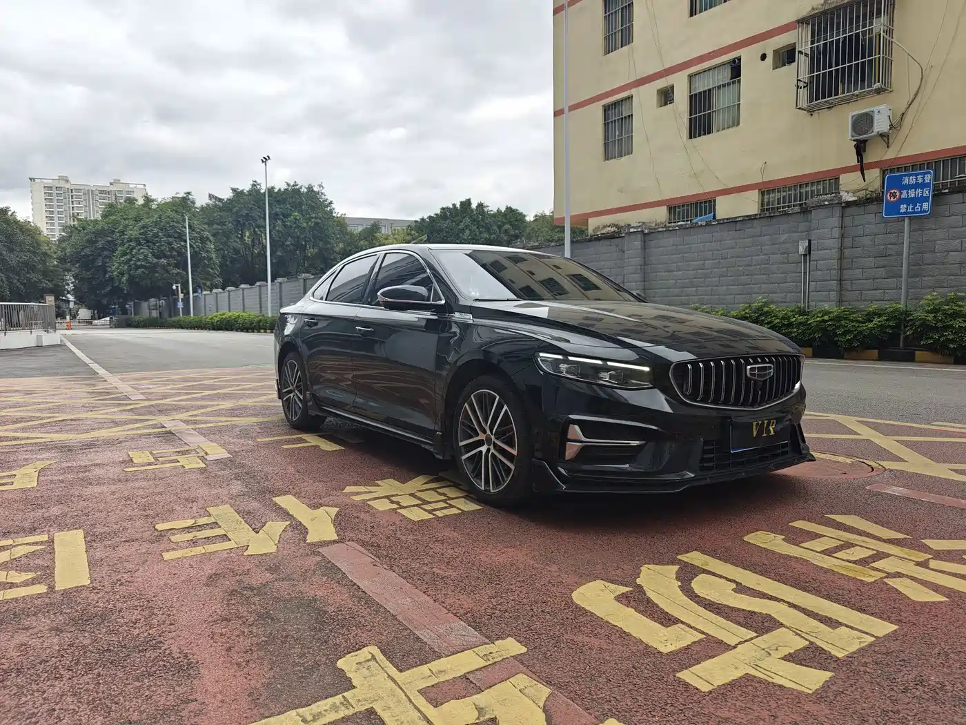 Фото 3 - Geely Preface