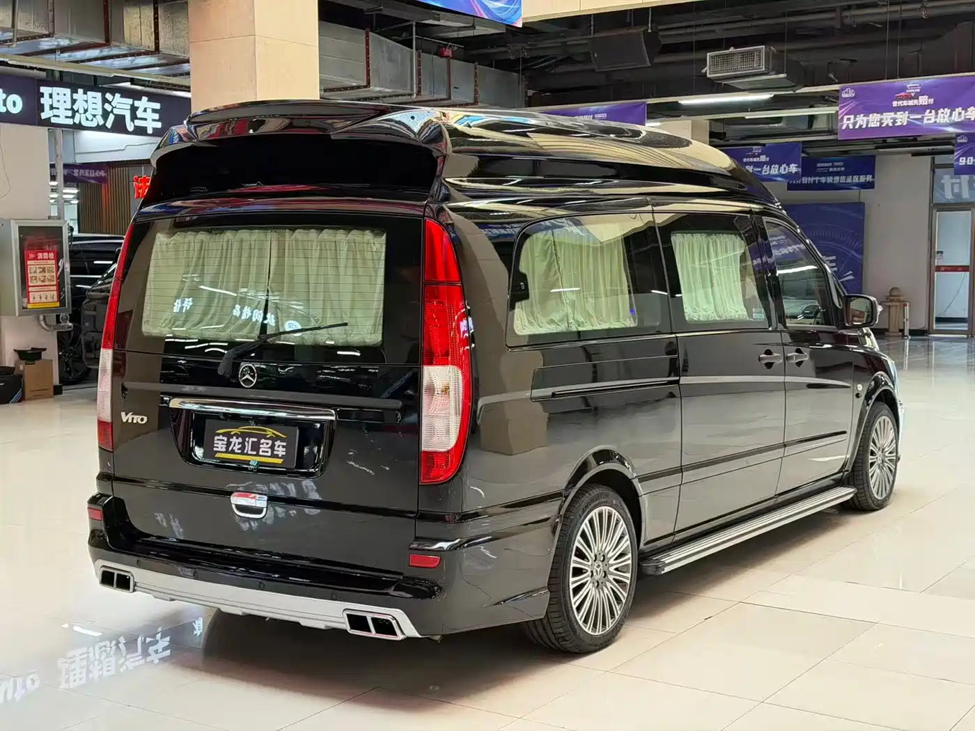 Mercedes-Benz Vito 2013 Model 3.0L Elite Edition фото 4
