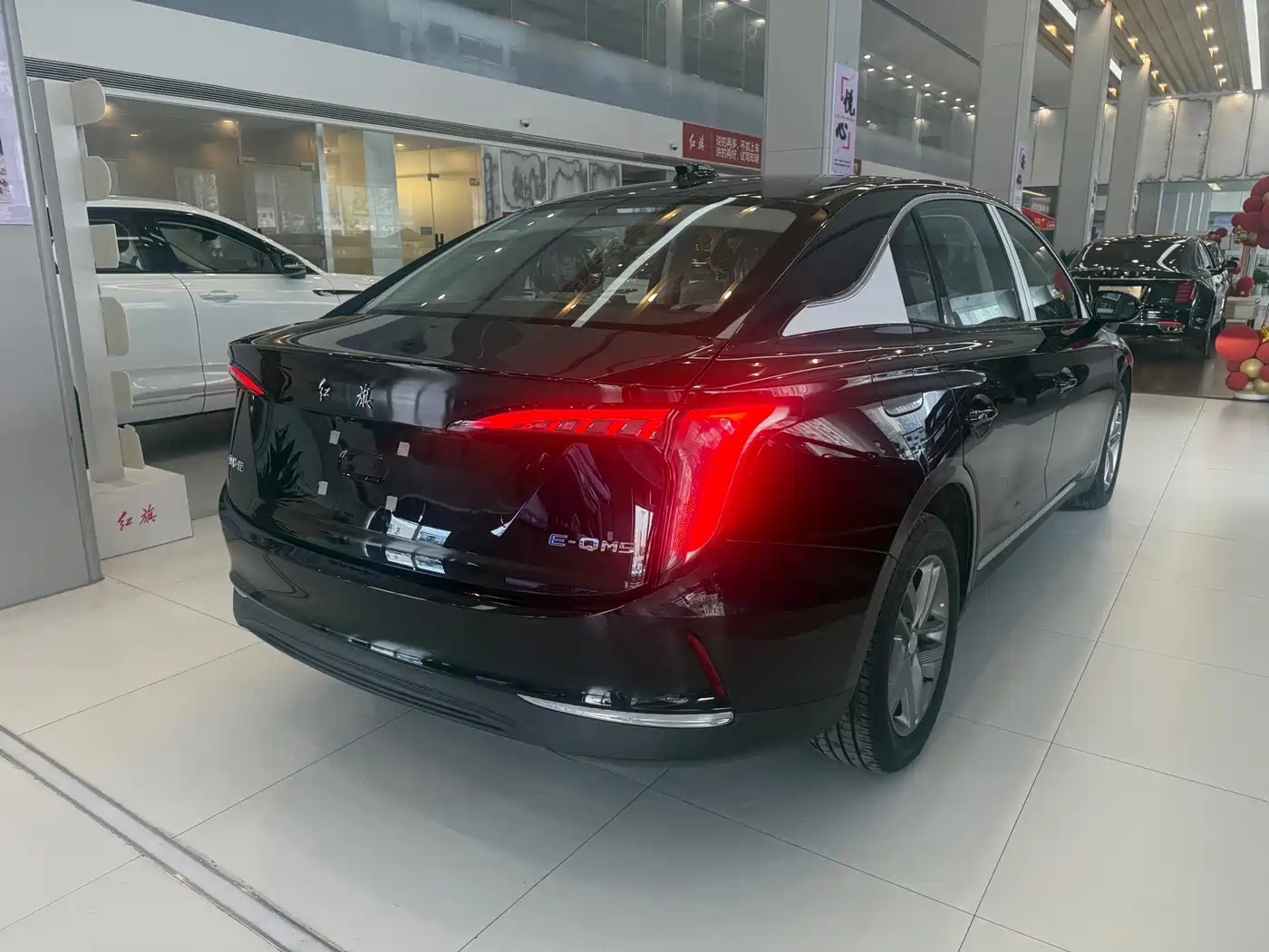Hongqi E-QM5 2026 2025 Model 500km Travel Edition
