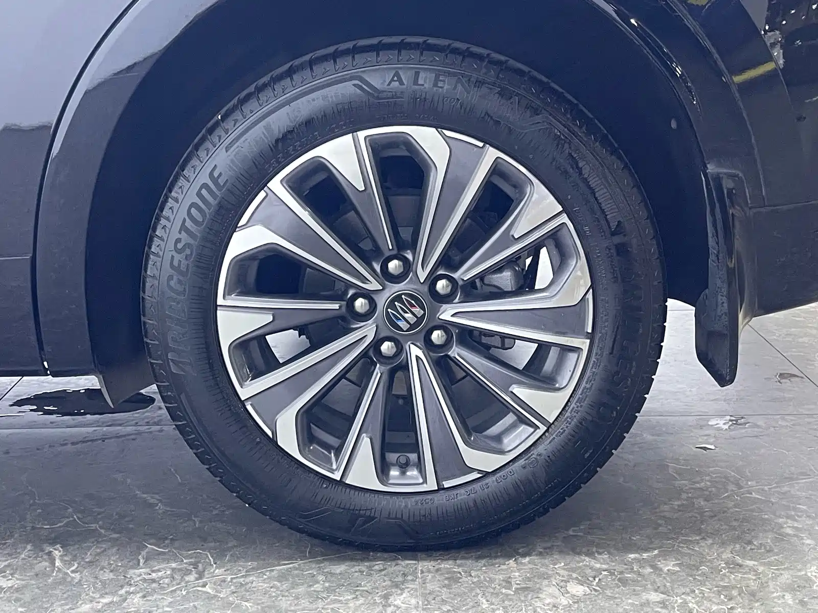 Photo 8 - Buick Envision S