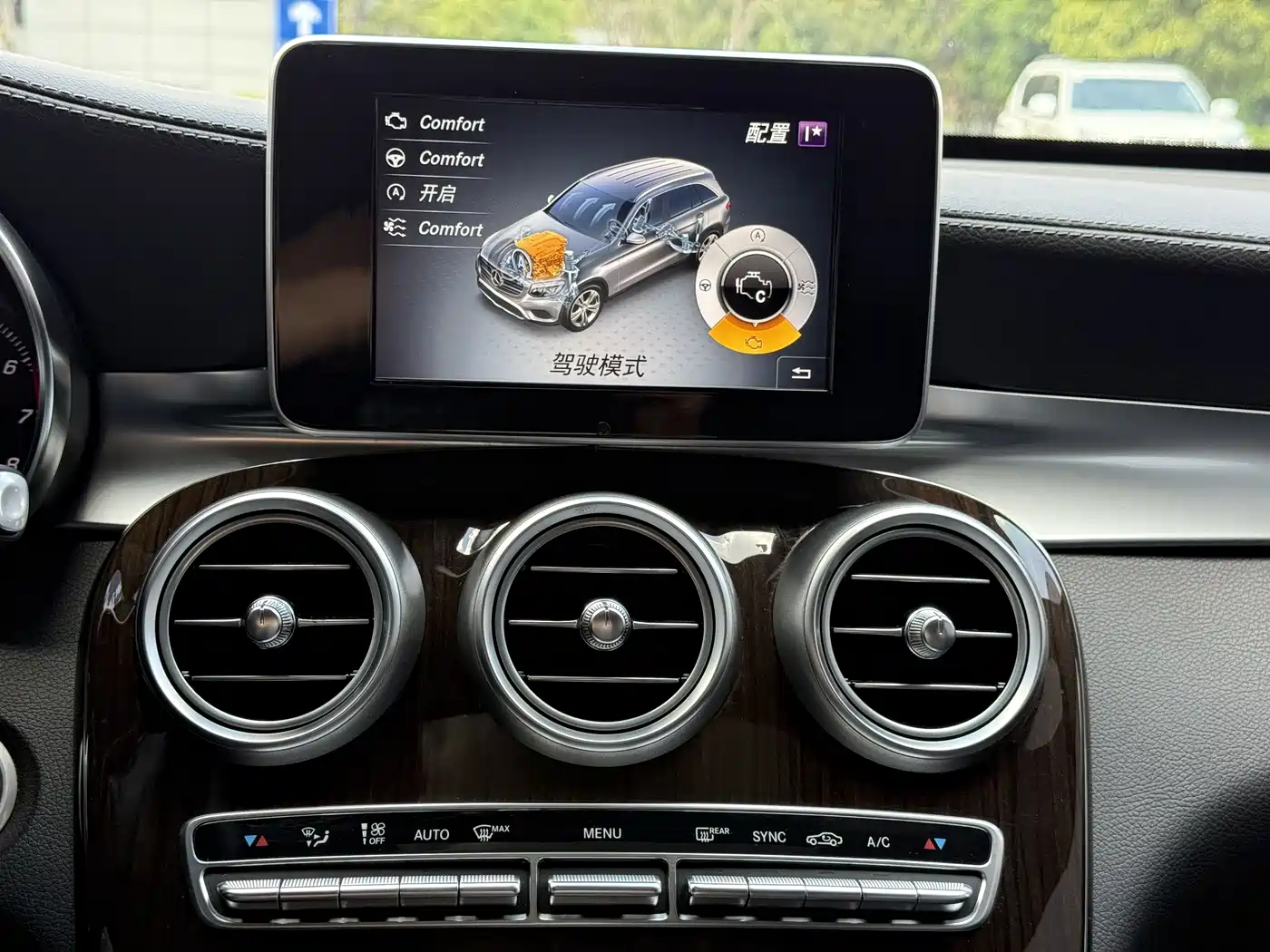 Mercedes-Benz GLC 2019 GLC 260 L 4MATIC Luxury фото 26