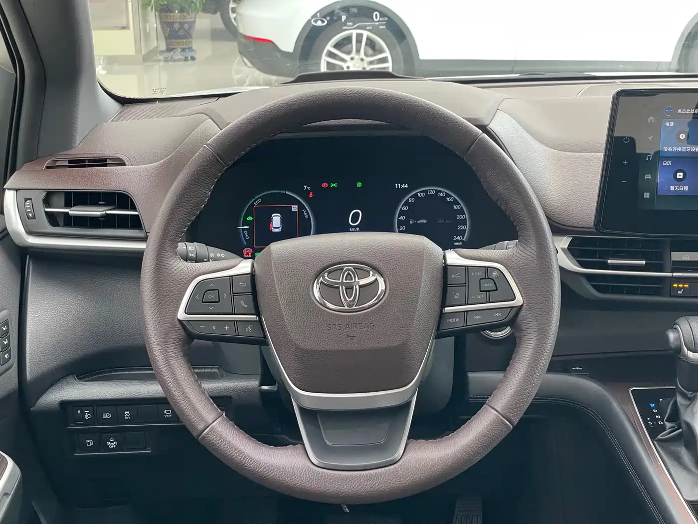 Toyota Granvia 2024 2.5L Hybrid Premium PLUS 4WD Edition фото 24