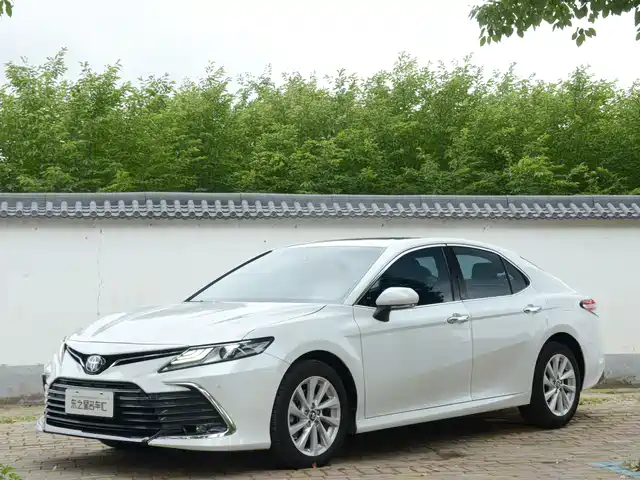 Toyota Camry 2.0G, Люкс