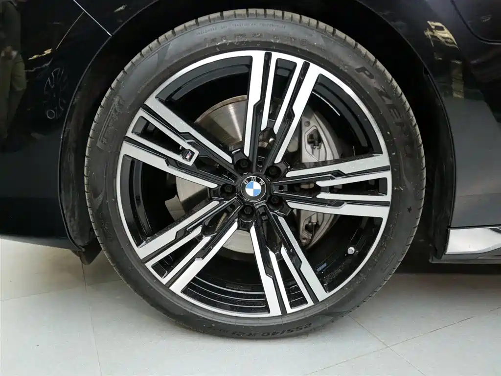 BMW I7