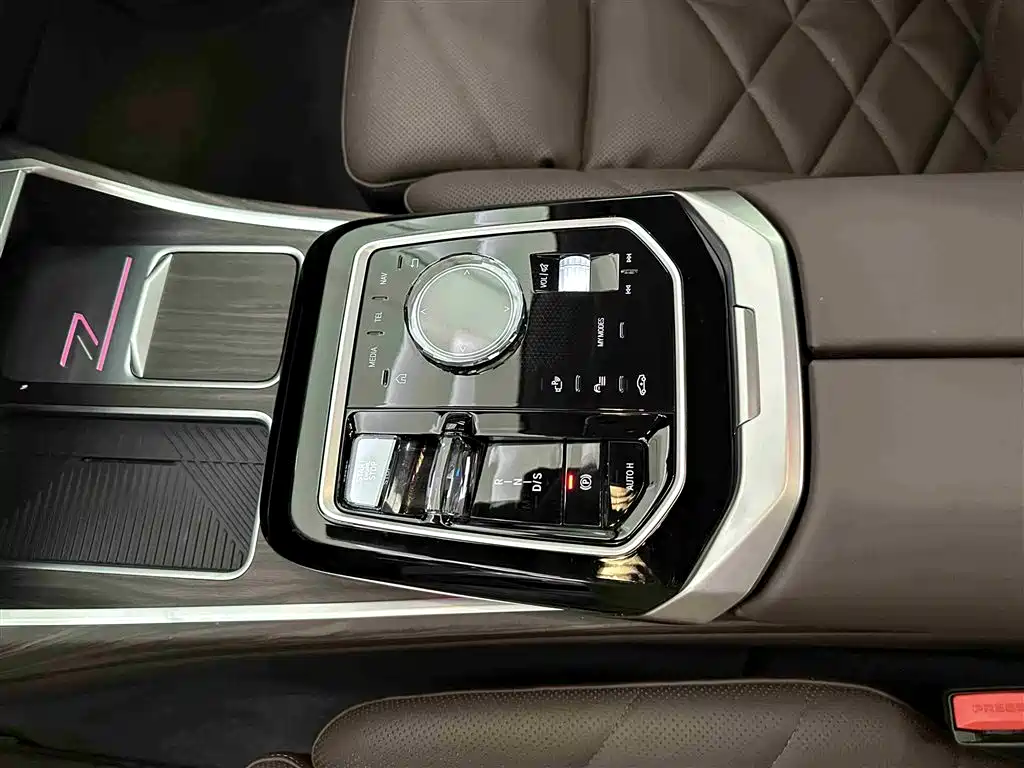 BMW 7 Series 2023 Model 740Li Leading M Sport Package фото 12