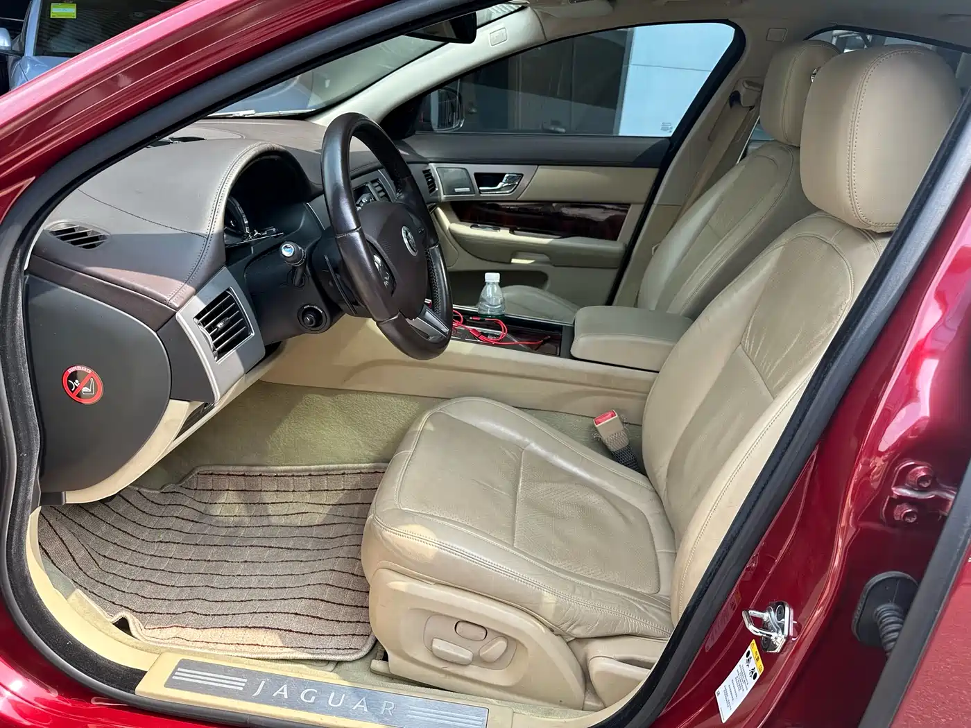 Photo 4 - Jaguar XF