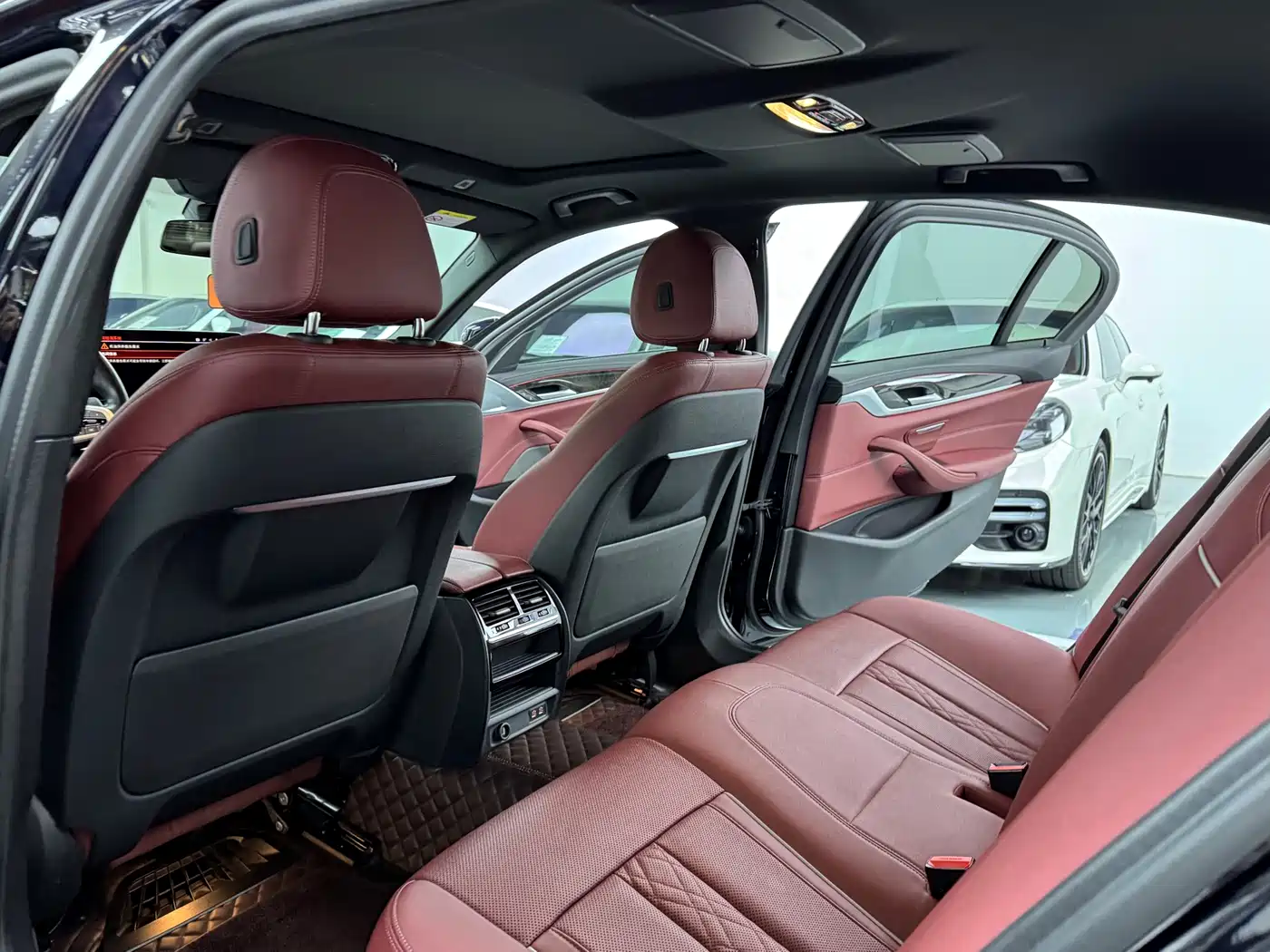 BMW 5 Series 2021 525Li M Sport Package фото 8