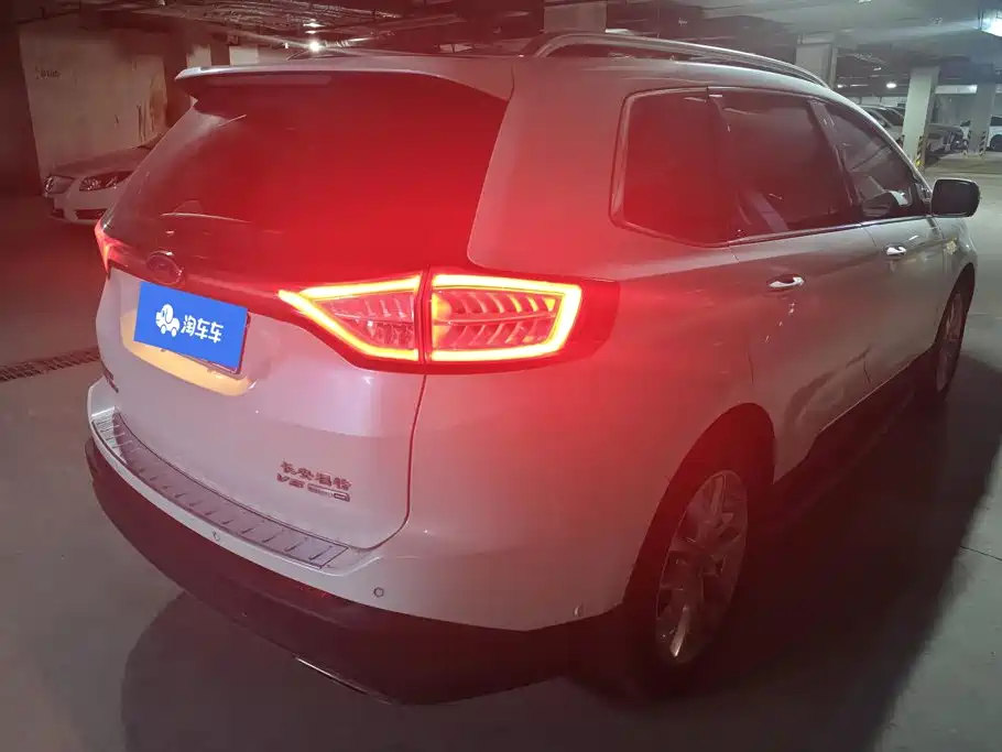 Photo 3 - Ford Edge