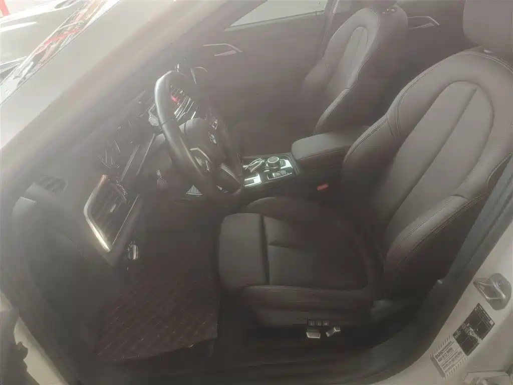BMW 1 Series 2021 Facelift 120i M Sport Shadow Edition фото 15
