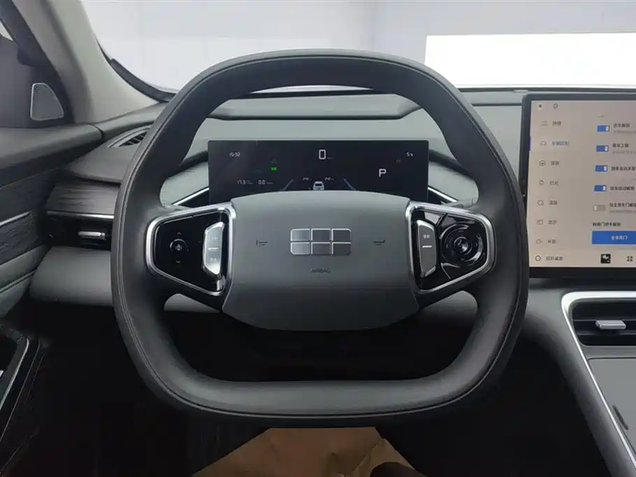 Geely Galaxy Galaxy L6 2025 EM-i 140km Voyage Edition фото 15
