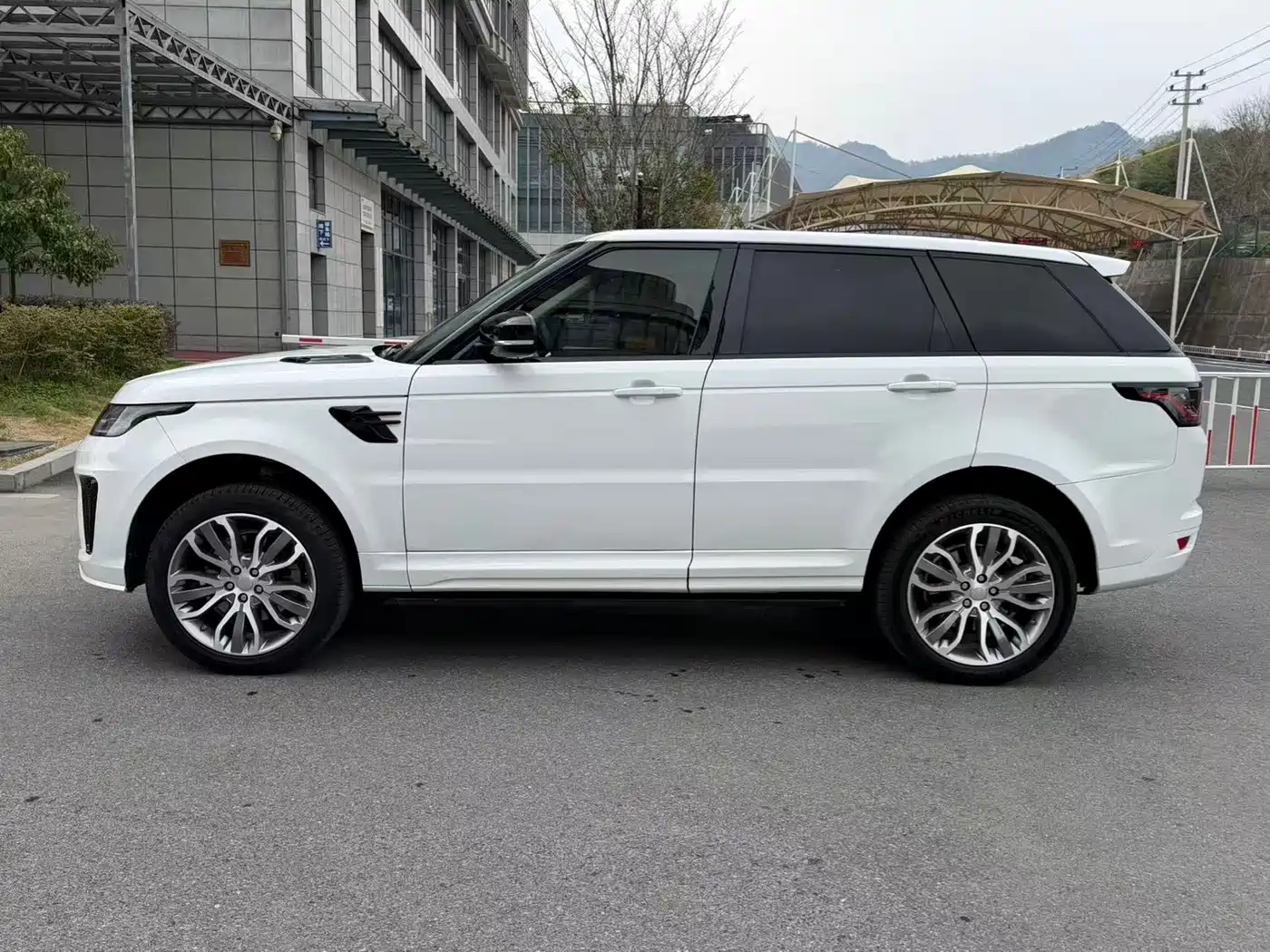 Land Rover Range Rover Sport 2016 Model 3.0 SDV6 HSE DYNAMIC фото 15