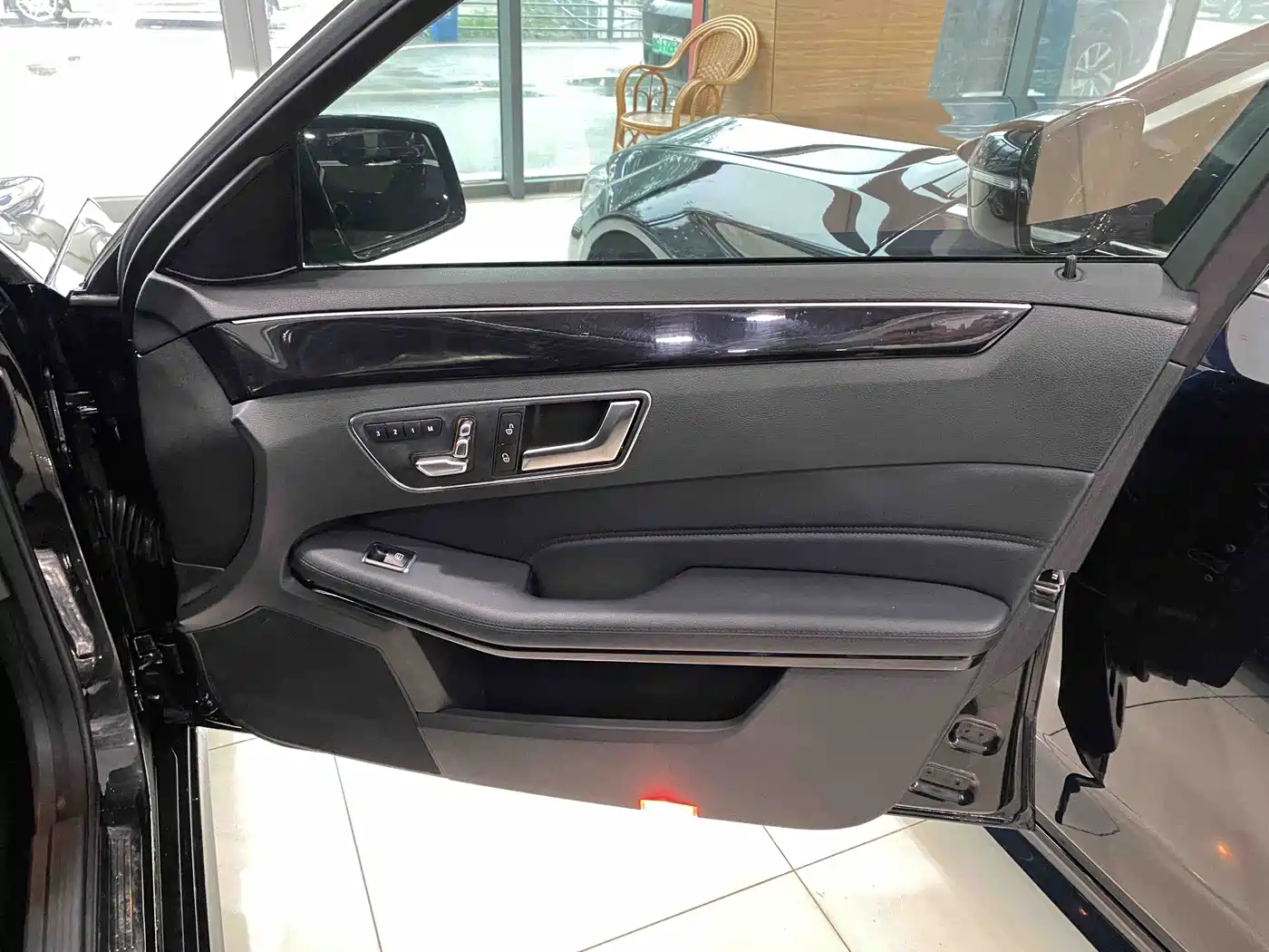 Mercedes-Benz E-Class 2015 E 200 L Sport фото 14