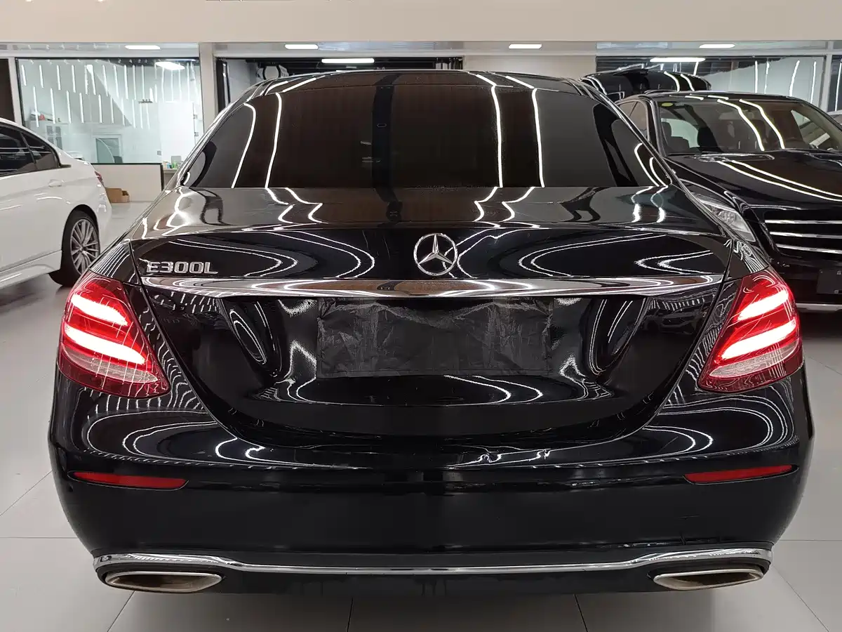 Фото 8 - Mercedes-Benz E-Class
