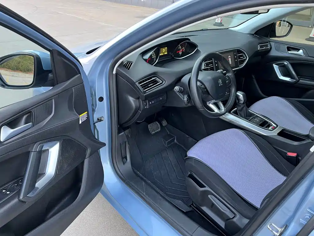 Photo 6 - Peugeot 308S