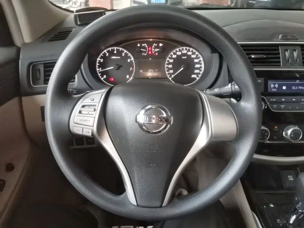 صورة 11 - Nissan Tiida
