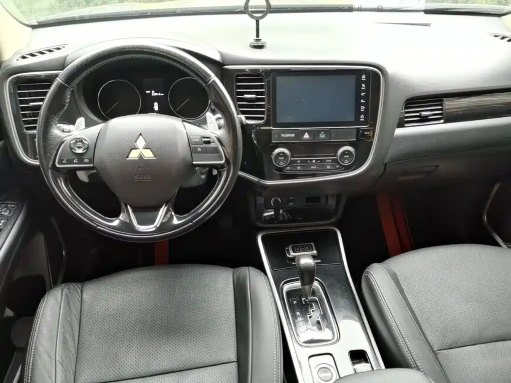 Mitsubishi Outlander 2017 2018 2.4L 4WD Luxury Edition 7-seater
