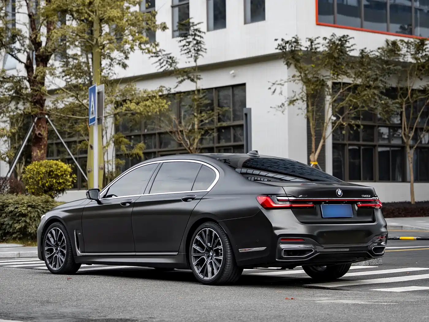 BMW 7 Series 2019 740Li xDrive Executive M Sport Package фото 9
