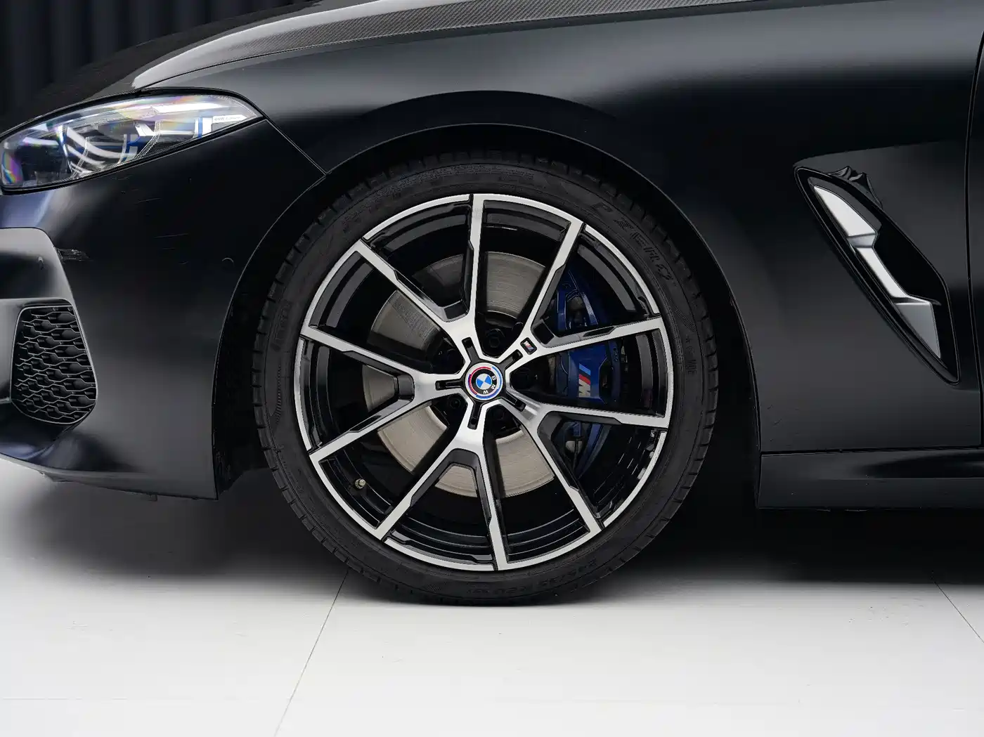Фото 10 - BMW 8 Series