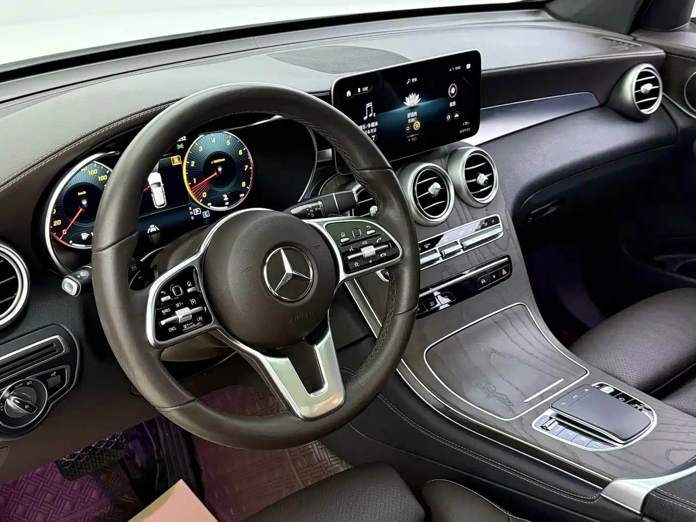 Mercedes-Benz GLC 2020 Facelift GLC 300 L 4MATIC Dynamic фото 4